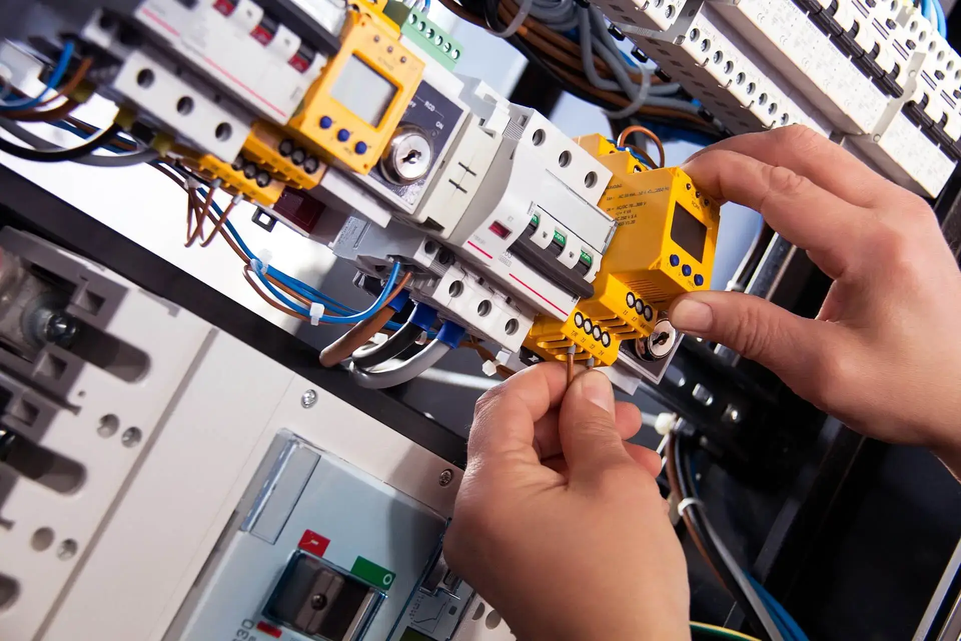 Certified electricians in Hanwell